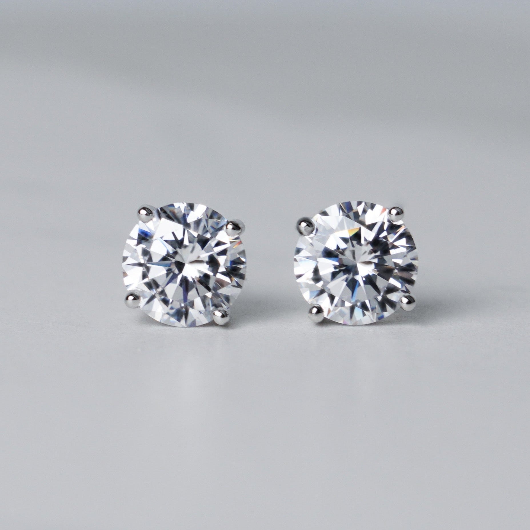 Round Solitaire Stud Earrings