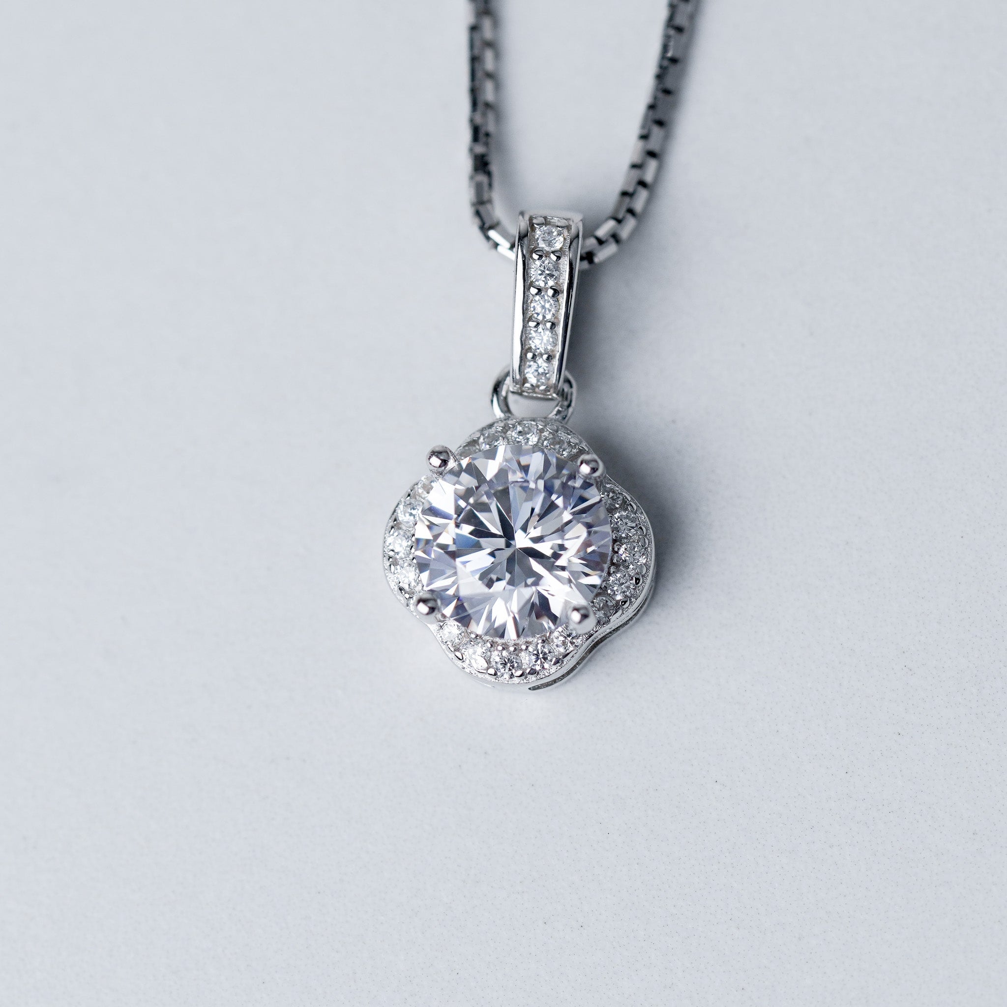 Clover Halo Necklace